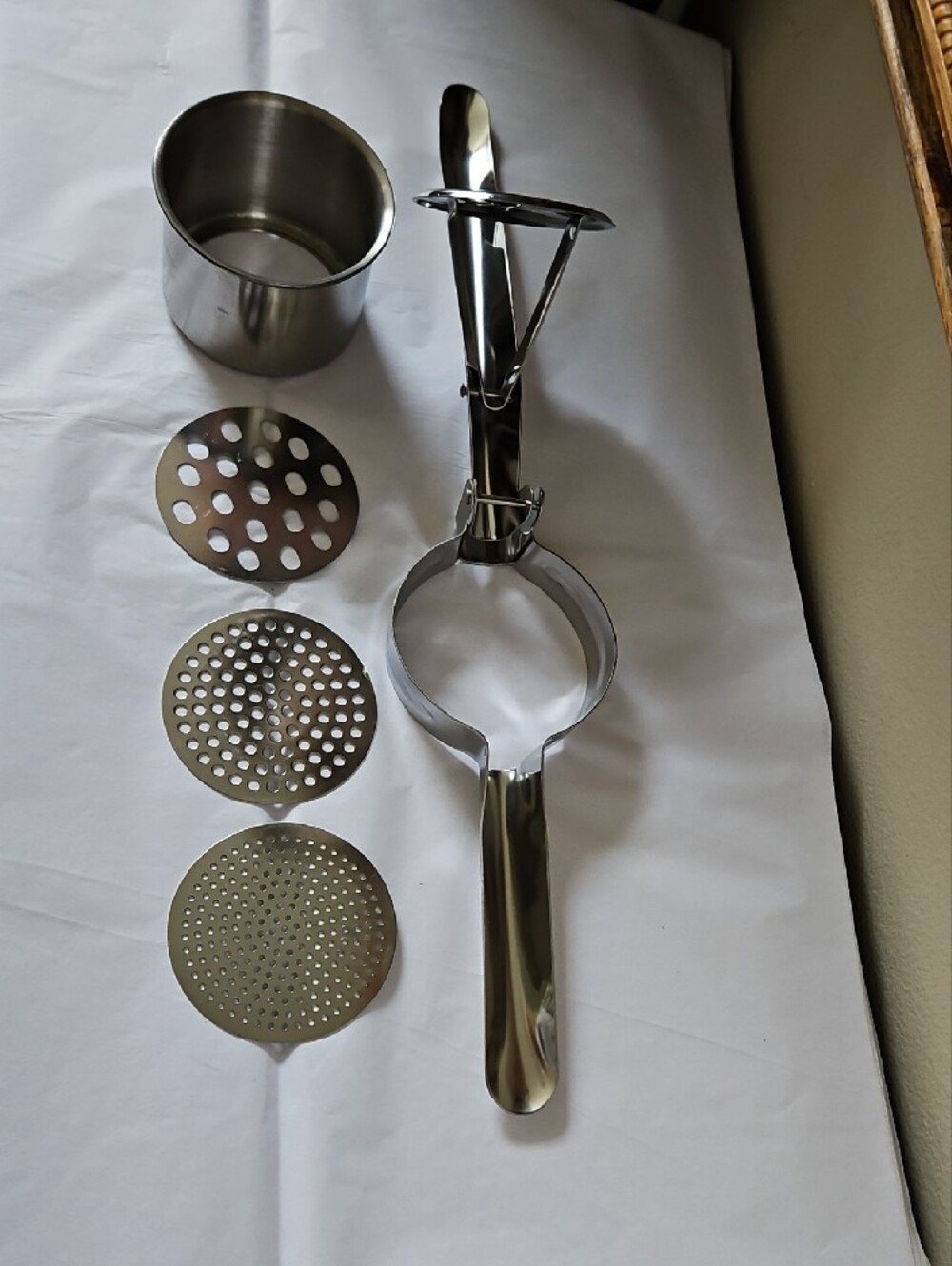 Potato Ricer/ Mash Baby Food/ Gnocchi/ Garlic Stainless Steel Hand Press